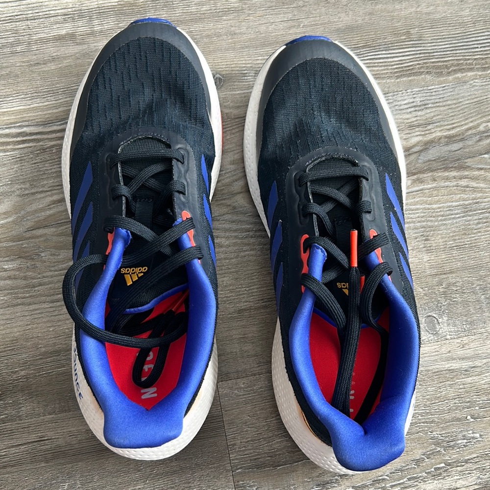 Kids Adidas bounce sneakers Sz 6